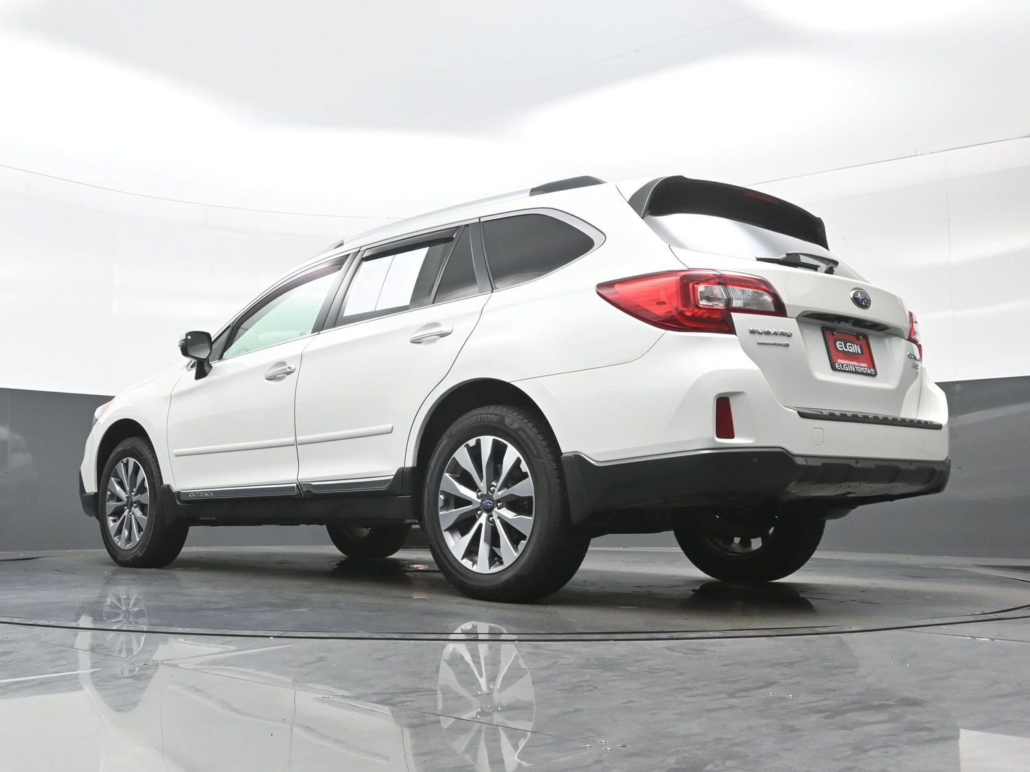 Used 2017 Subaru Outback 2.5i Touring w/ Popular Package #5A AWD/4WD image 32