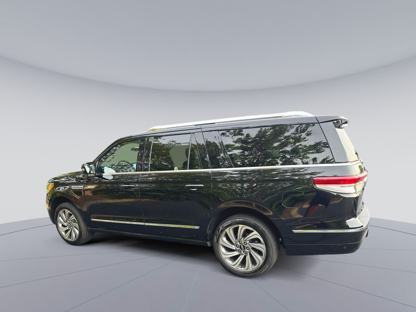 Used 2022 Lincoln Navigator L Reserve AWD/4WD image 32
