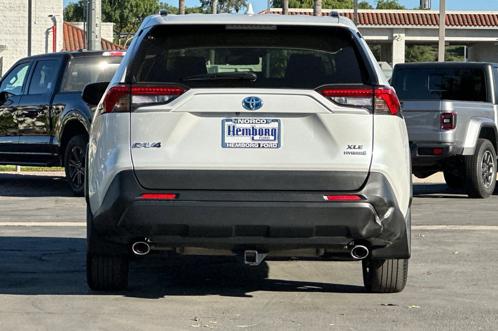 Used 2023 Toyota RAV4 XLE Premium image 5