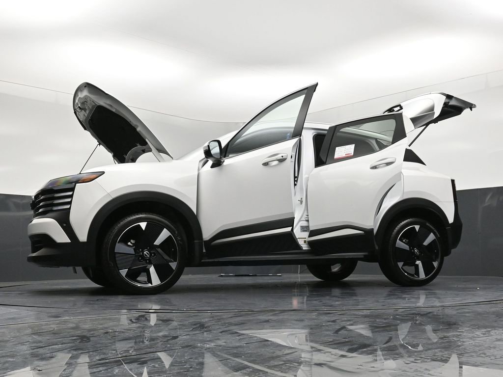 Certified 2025 Nissan Kicks SR image 35