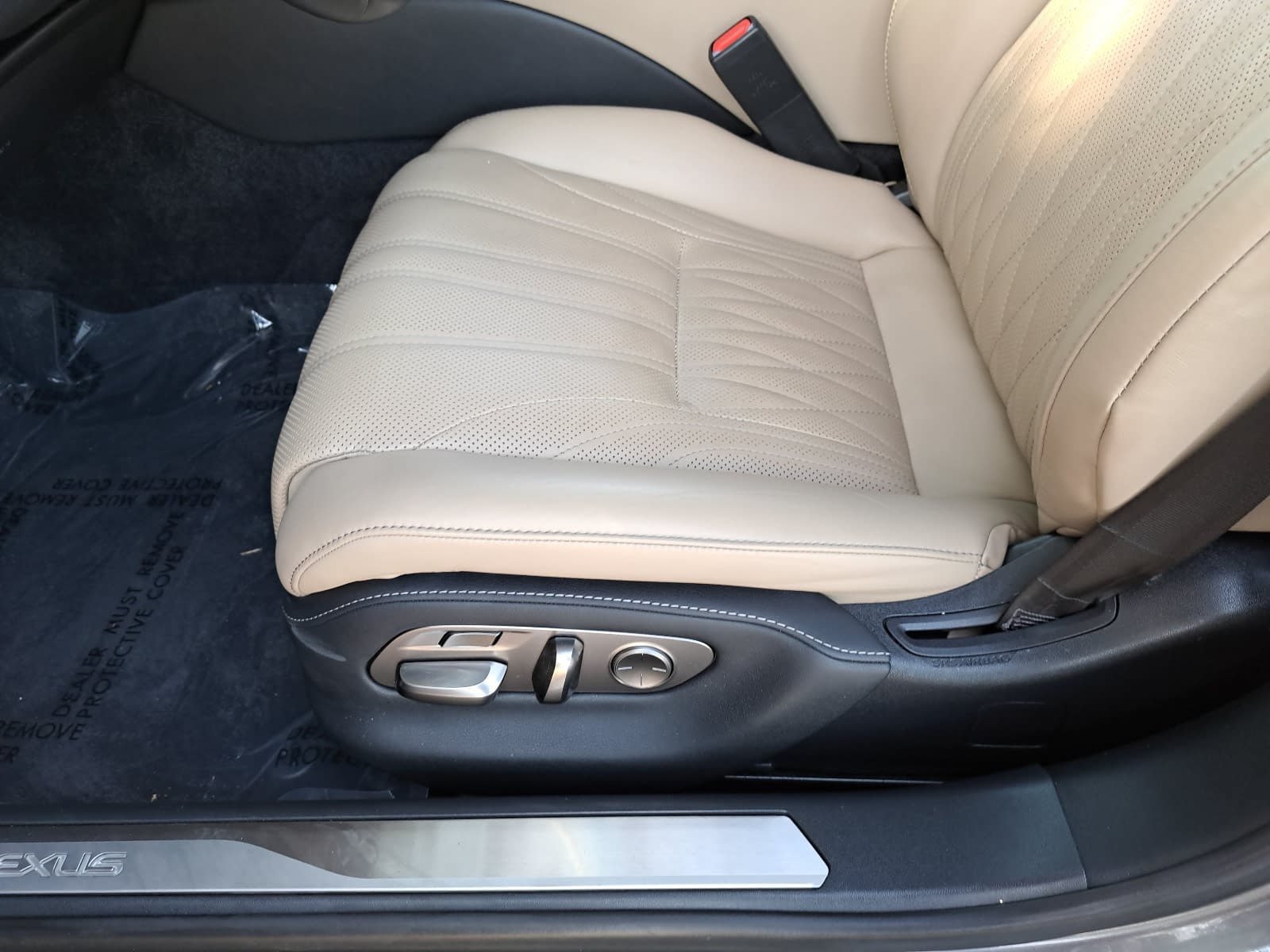 Used 2023 Lexus LS 500 w/ Interior Upgrade Package RWD image 32