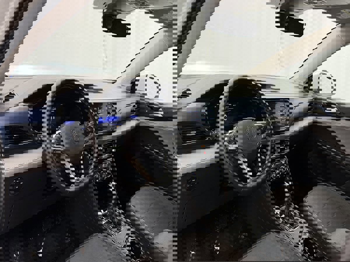 Used 2024 Volkswagen Taos SE FWD image 6