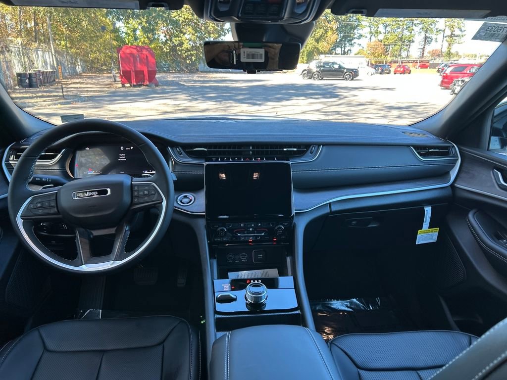 New 2025 Jeep Grand Cherokee L Limited w/ Luxury Tech Group II image 24