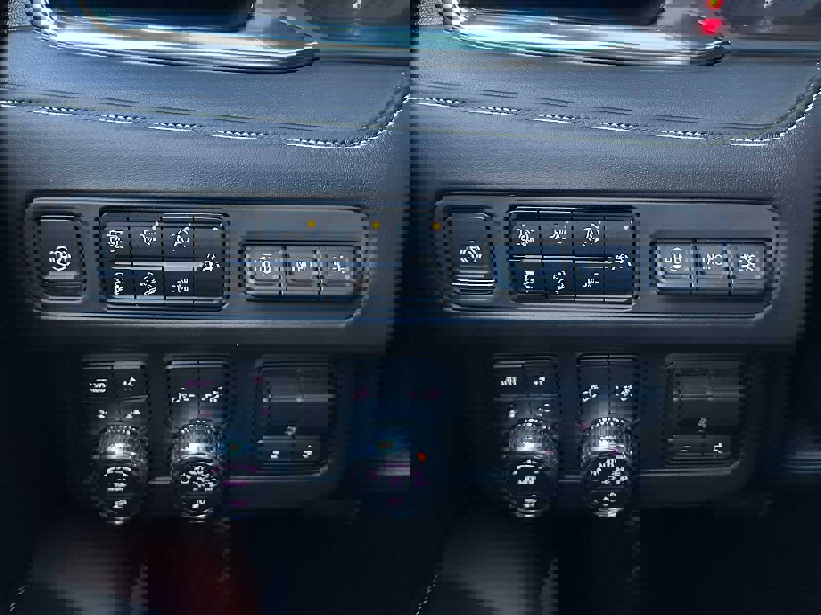 Used 2024 GMC Yukon XL Denali Ultimate image 36