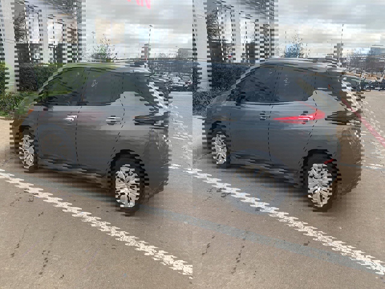 Used 2023 Nissan Leaf S image 5