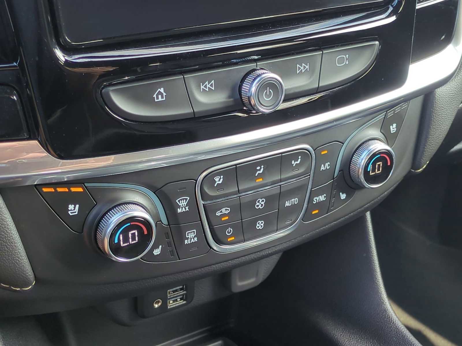 Used 2023 Chevrolet Traverse Premier image 18