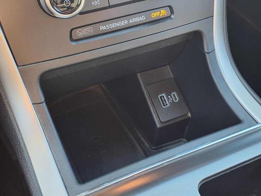 Used 2024 Ford Edge ST-Line w/ Class II Trailer Tow Package image 9