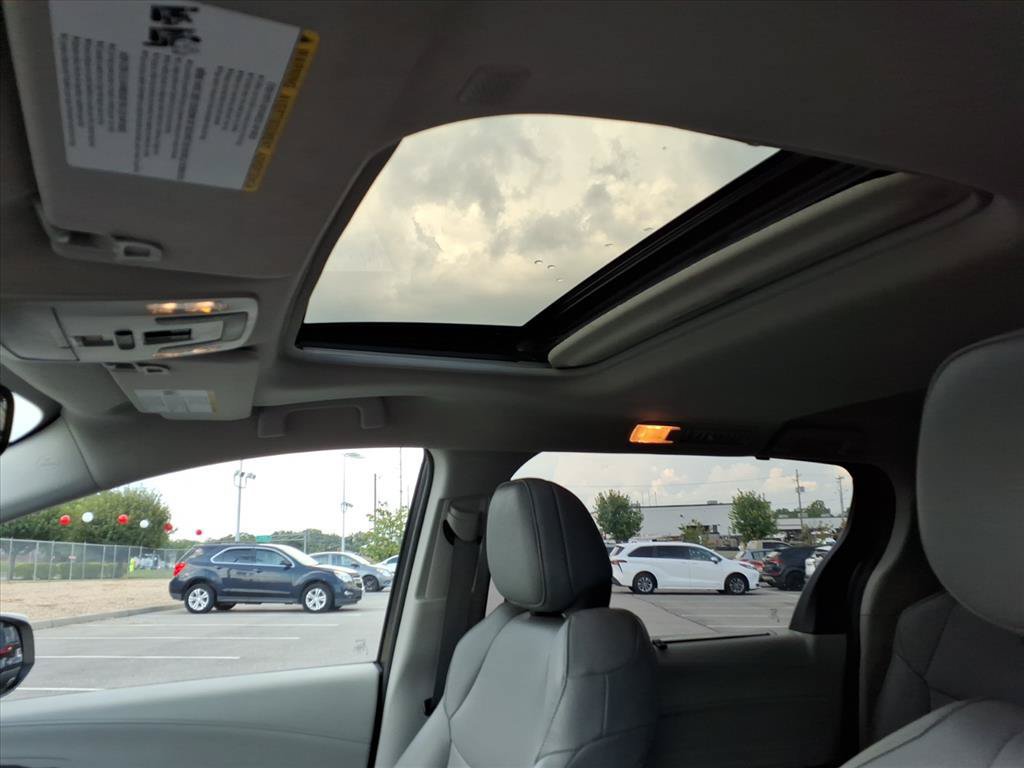 Certified 2023 Toyota Sienna XLE FWD image 13