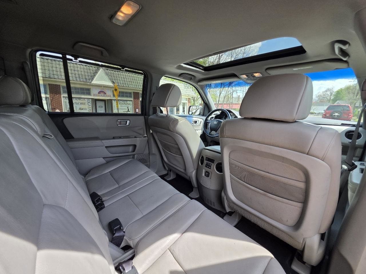 Used 2010 Honda Pilot Touring image 35