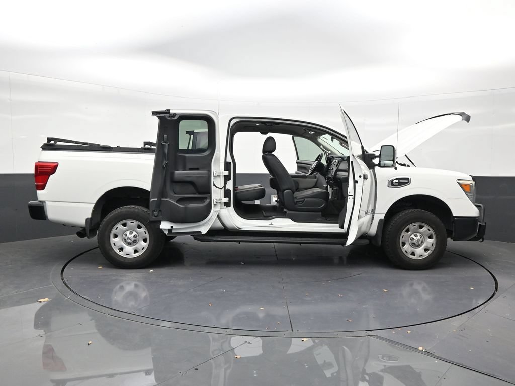 Used 2017 Nissan Titan S AWD/4WD image 29