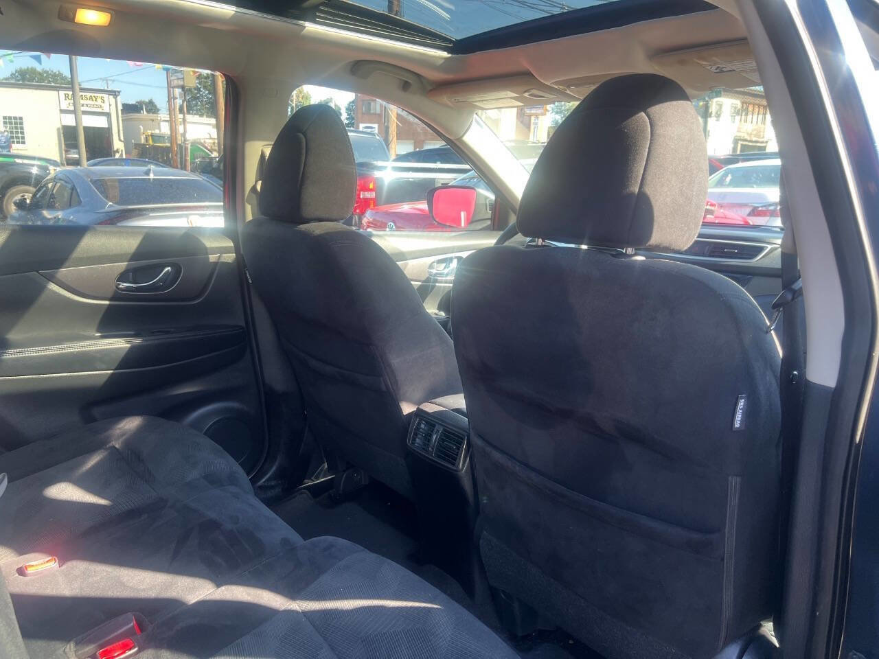 Used 2016 Nissan Rogue SV w/ SV Moonroof Package image 9