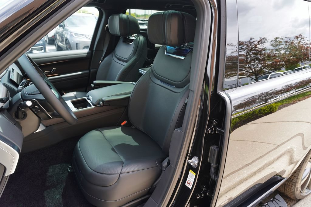 New 2026 Land Rover Range Rover SV AWD/4WD image 18