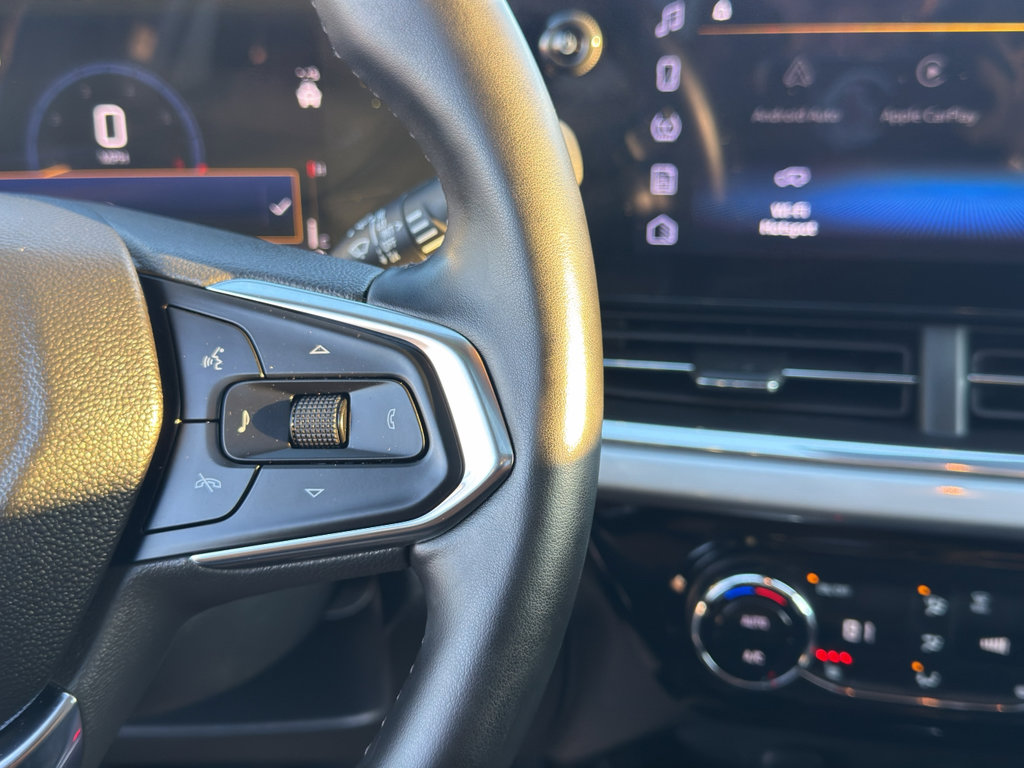 Used 2024 Chevrolet Trax LT w/ Sunroof Package image 33