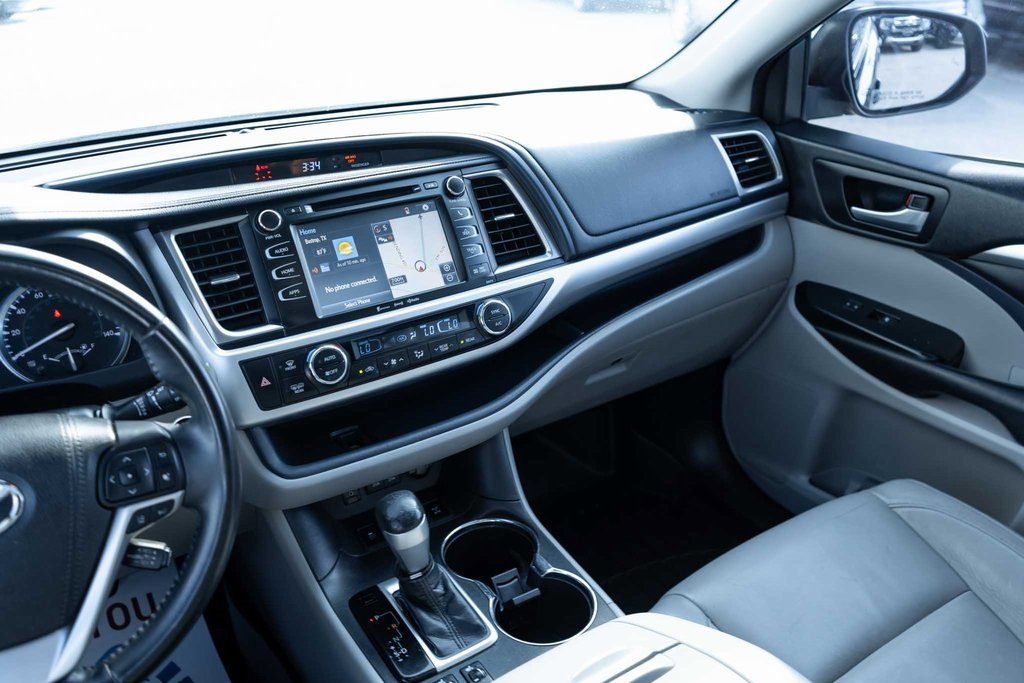 Used 2018 Toyota Highlander XLE image 19