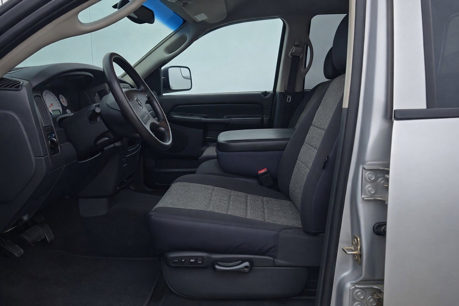 Used 2003 Dodge Ram 3500 Truck SLT image 6