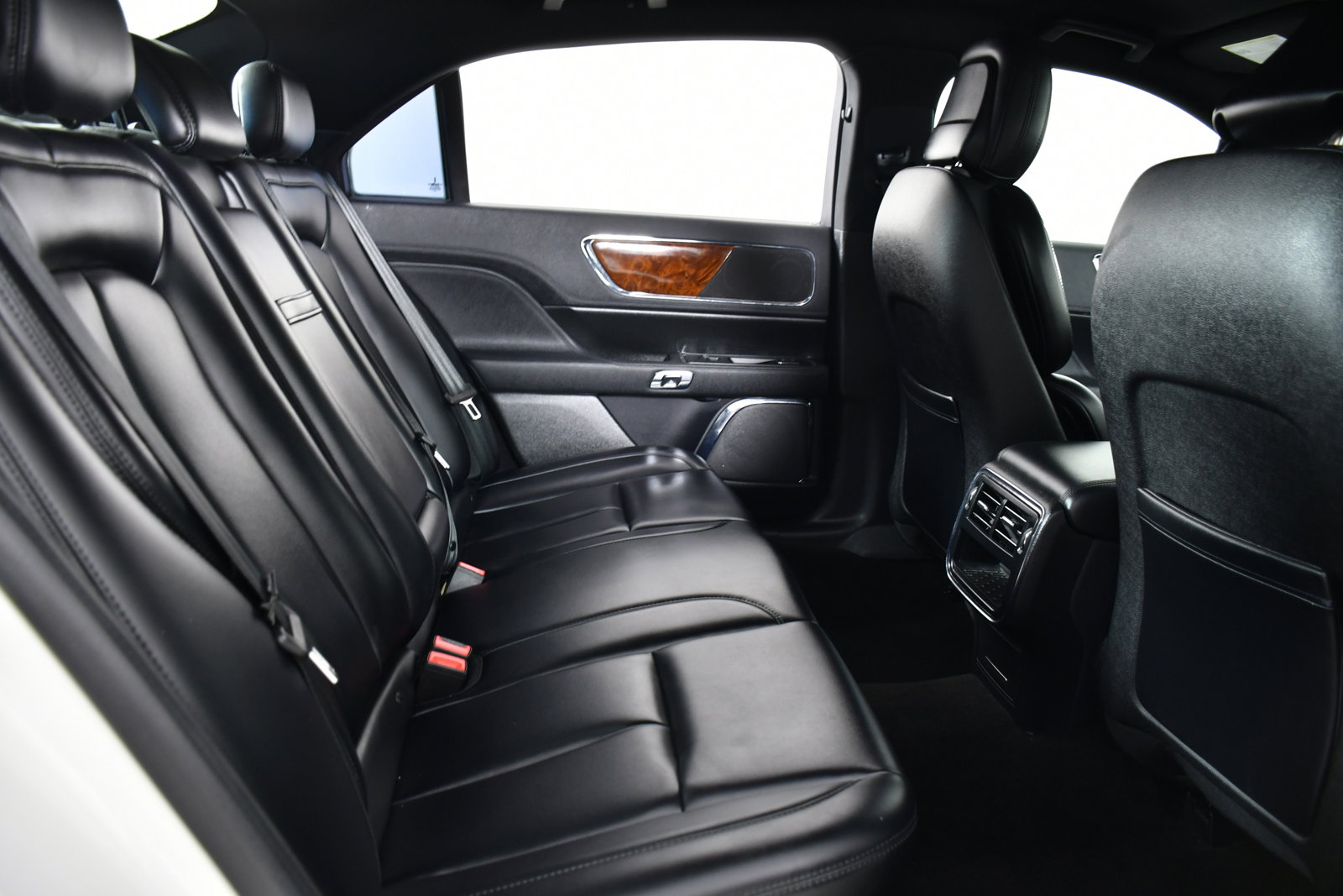 Used 2020 Lincoln Continental image 25