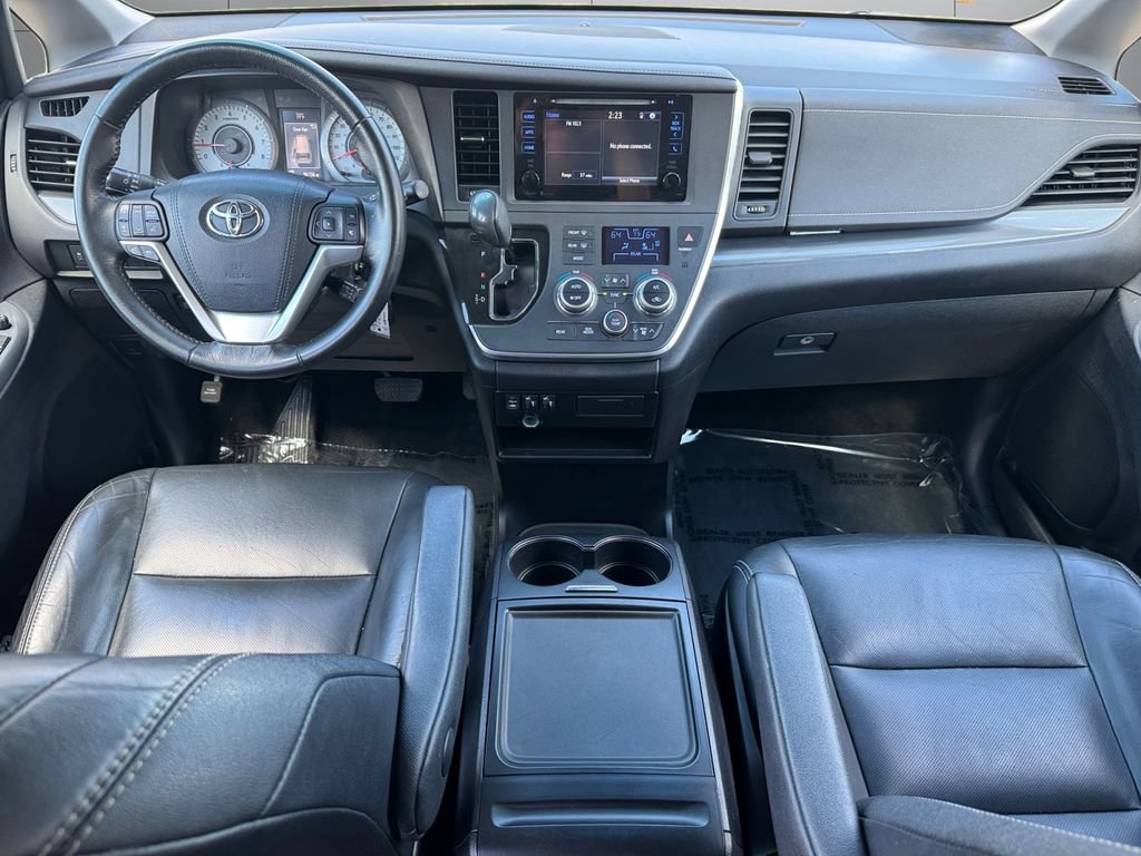 Used 2015 Toyota Sienna SE FWD image 12
