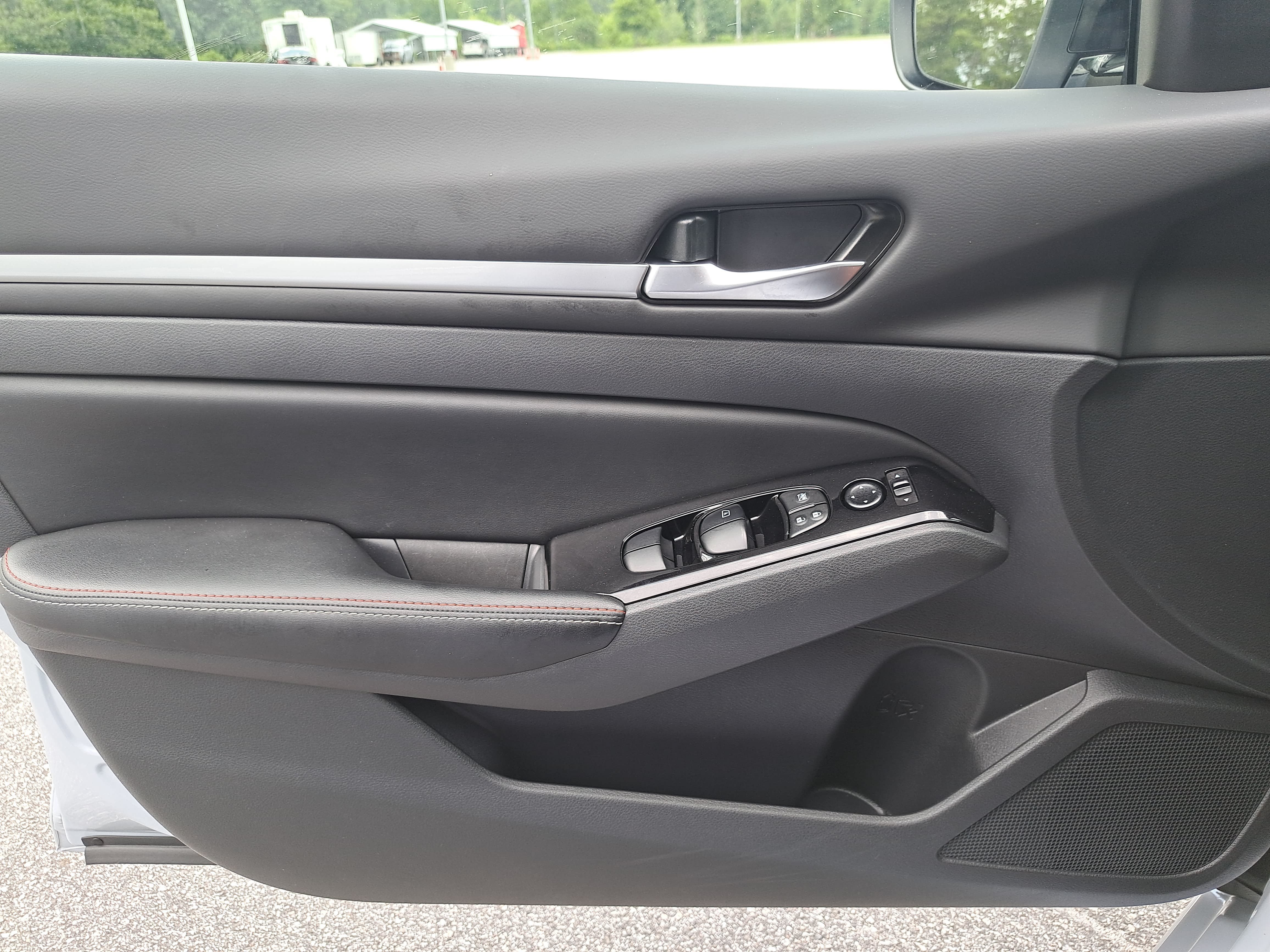 Used 2025 Nissan Altima 2.5 SR w/ SR Premium Package FWD image 27