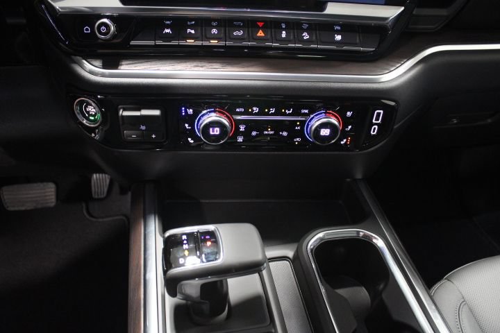 New 2026 GMC Sierra 1500 SLT w/ SLT Premium Plus Package AWD/4WD image 34