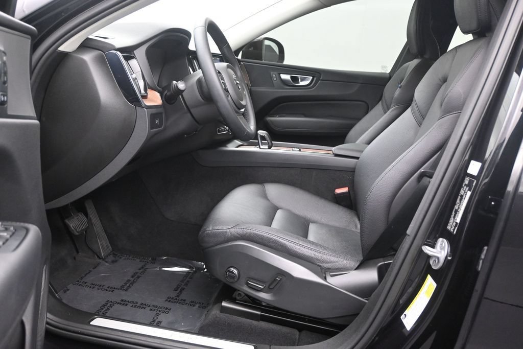 Certified 2024 Volvo XC60 B5 Plus w/ Protection Package Premier AWD/4WD image 12