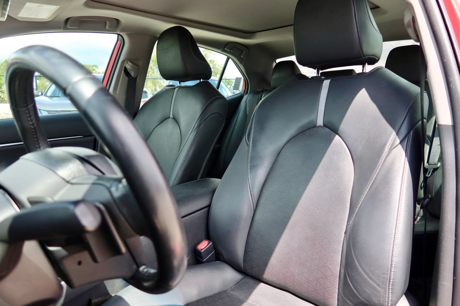 Used 2020 Toyota Camry XSE FWD image 10