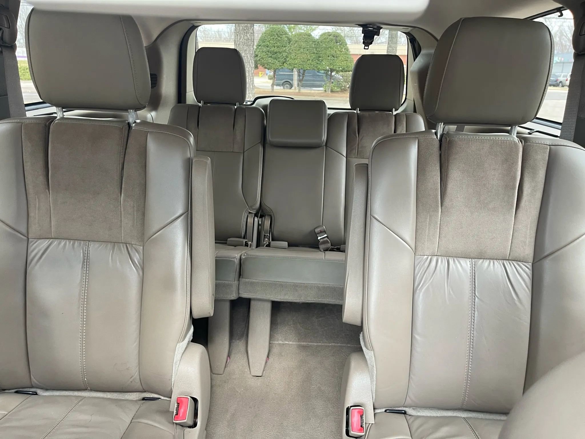 Used 2014 Chrysler Town & Country Limited w/ Luxury Group image 16