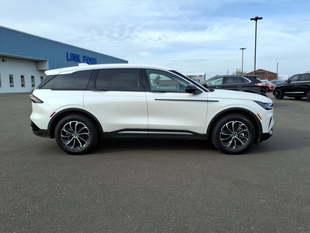 Used 2024 Lincoln Nautilus Premier w/ Equipment Group 102A image 7