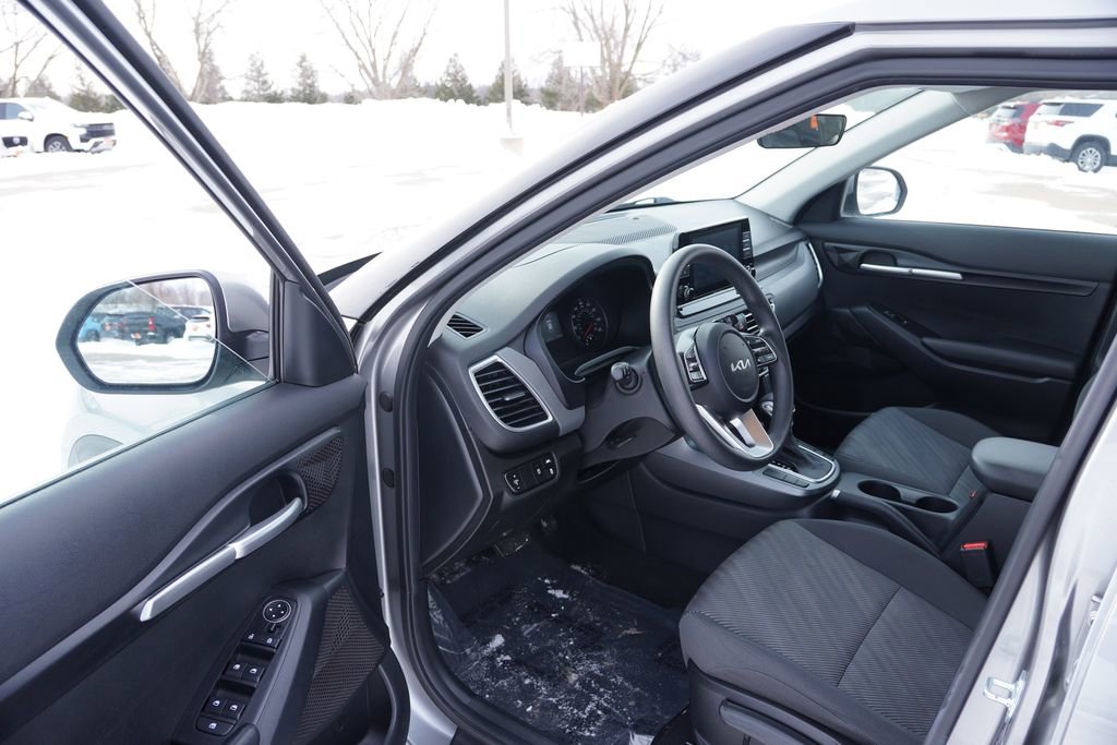 Used 2023 Kia Seltos LX image 14