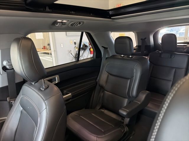 Used 2023 Ford Explorer XLT w/ Equipment Group 202A AWD/4WD image 16