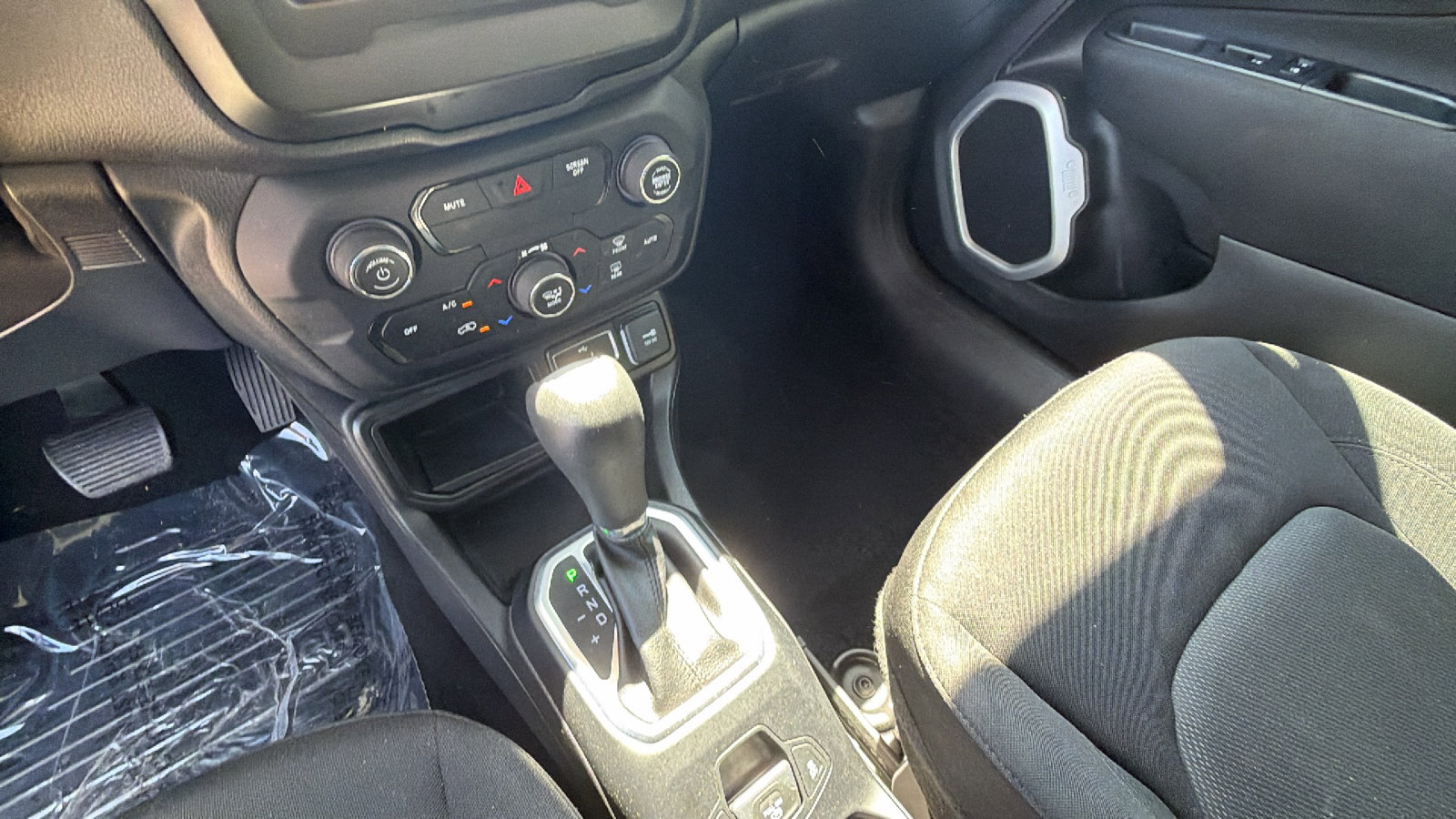 Used 2020 Jeep Renegade Sport w/ UConnect 7.0 Group image 28