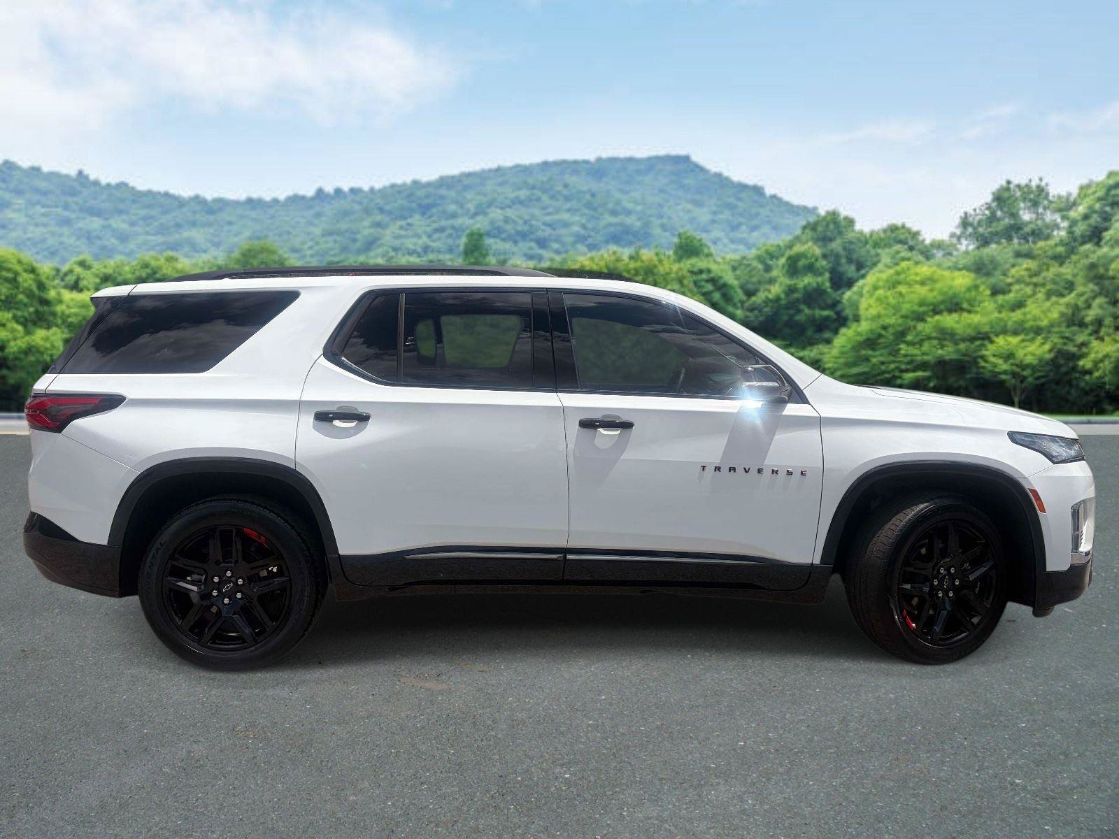 Used 2022 Chevrolet Traverse Premier w/ Redline Edition FWD image 23