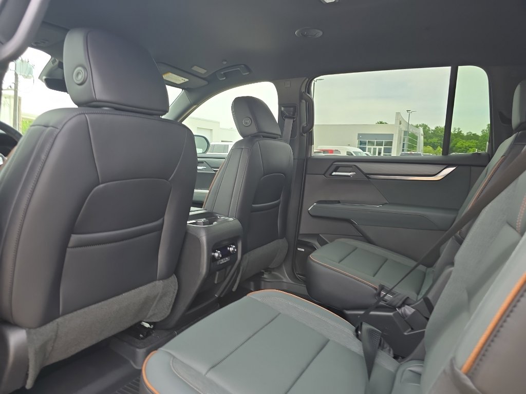 New 2026 GMC Acadia AT4 w/ LPO, Floor Liner Package AWD/4WD image 10