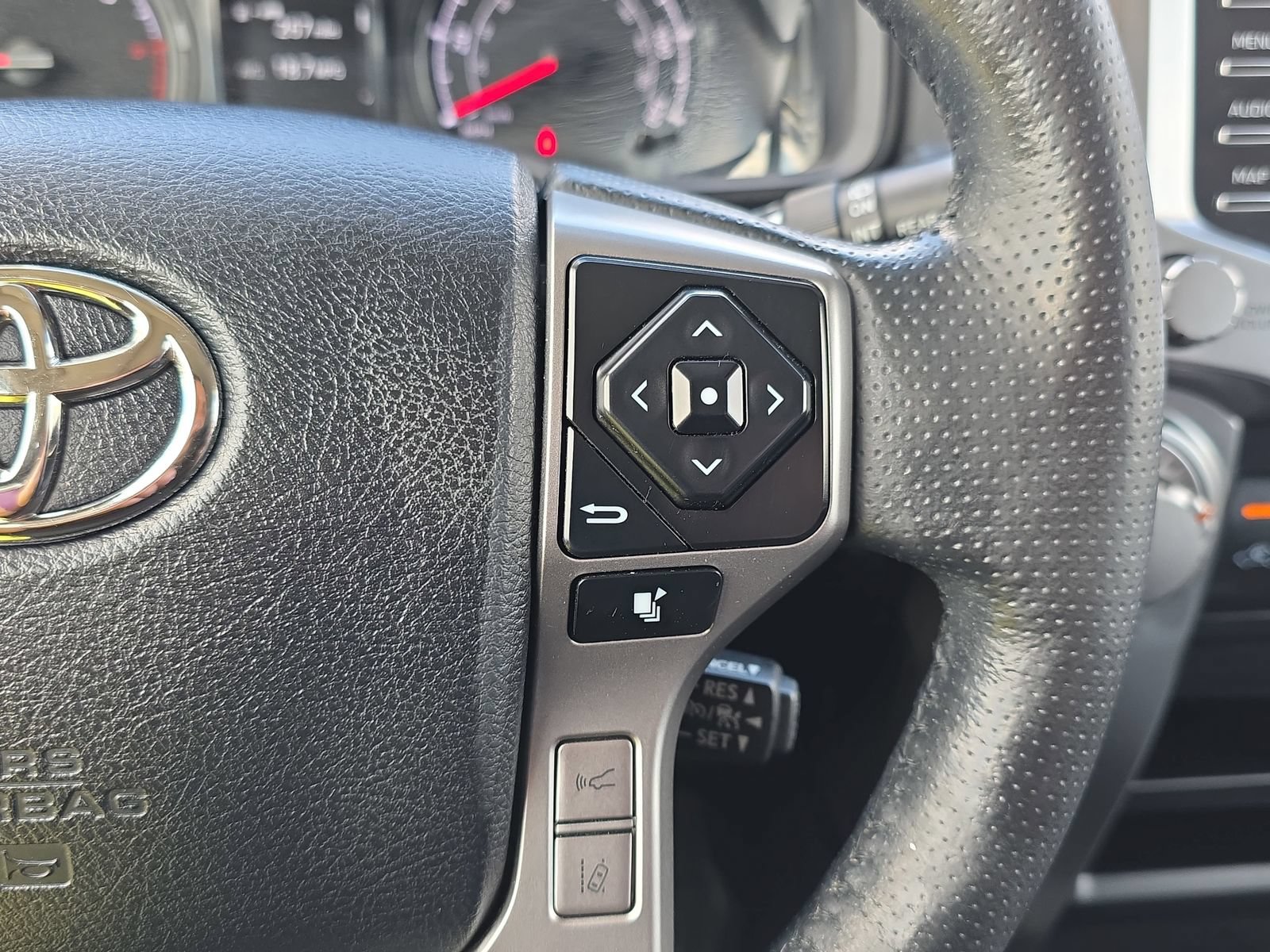 Used 2024 Toyota 4Runner SR5 Premium w/ Moonroof Package RWD image 18