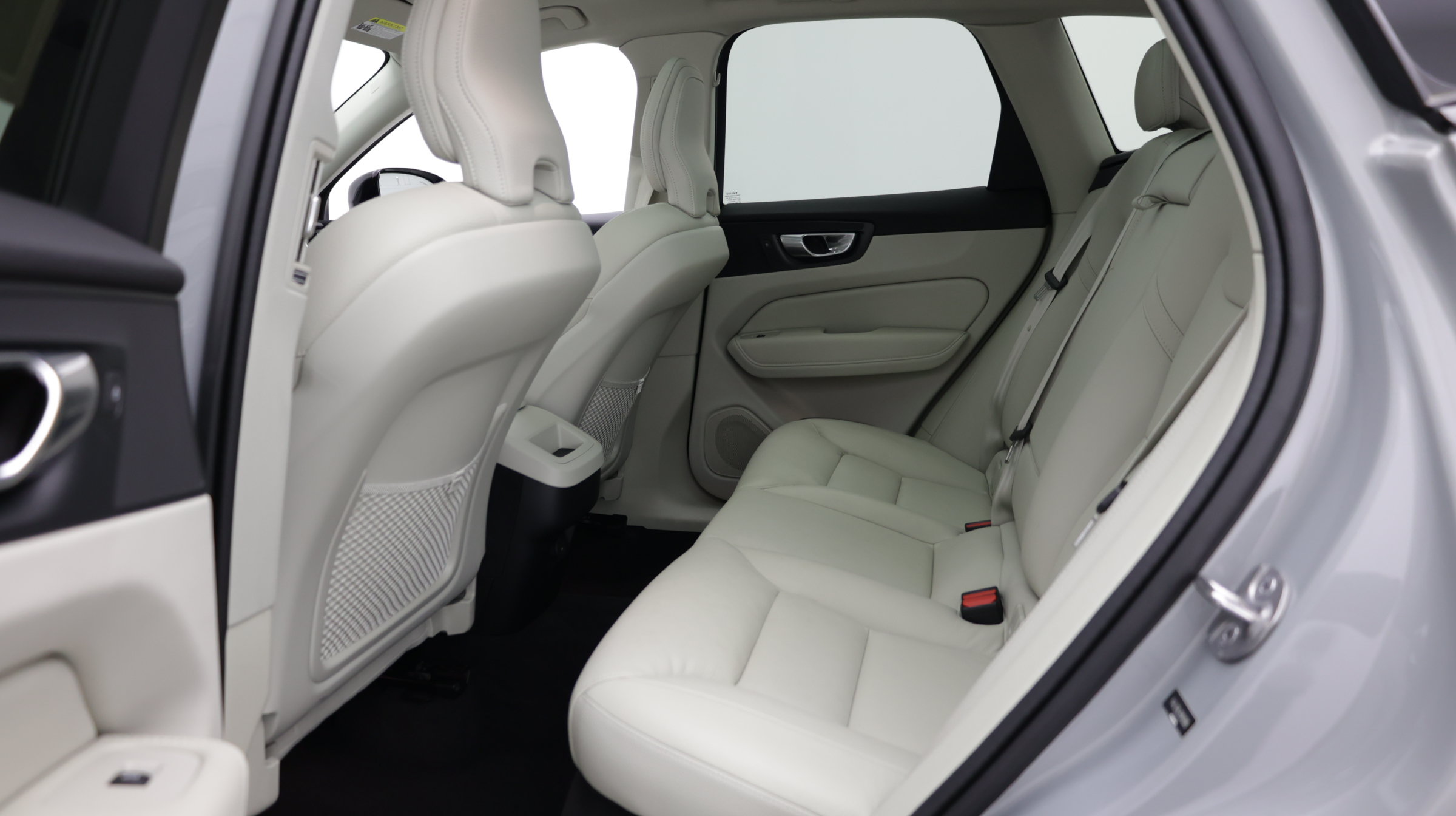 Used 2024 Volvo XC60 B5 Plus AWD/4WD image 23