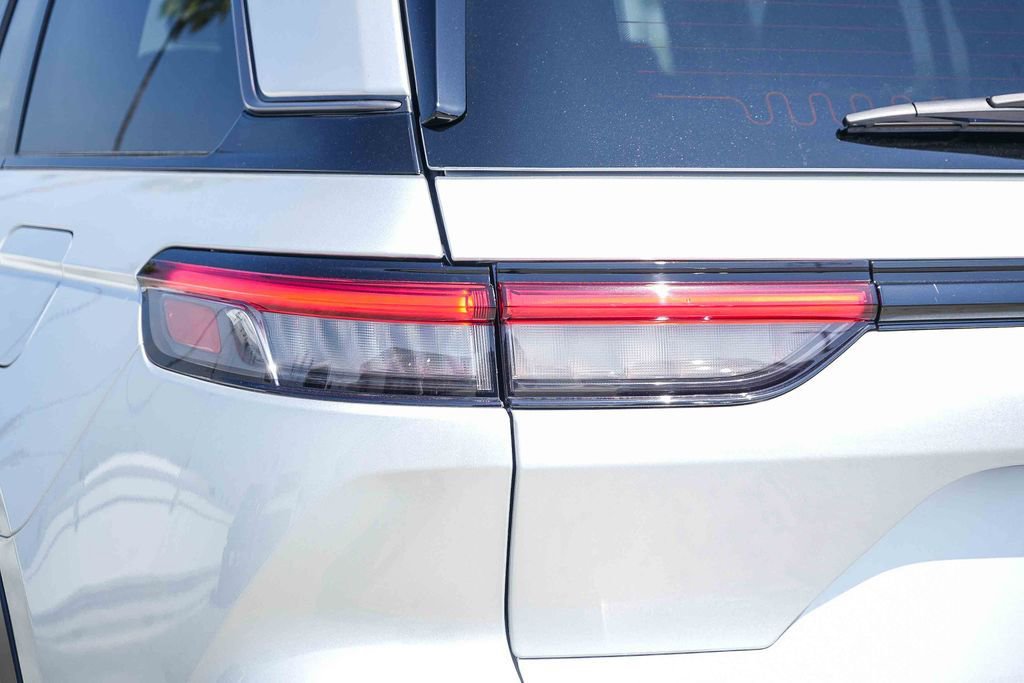 New 2026 Jeep Grand Cherokee Limited w/ Limited Altitude Package image 10