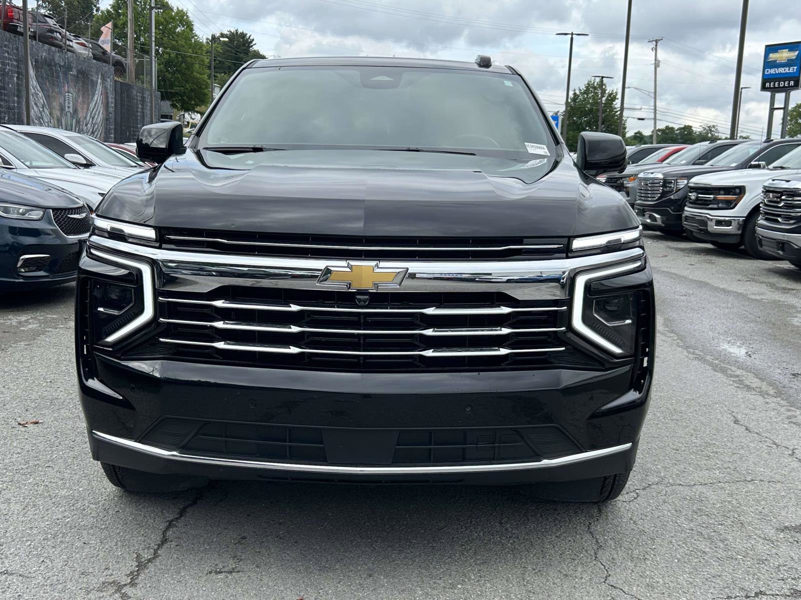 Used 2025 Chevrolet Suburban LT AWD/4WD image 8