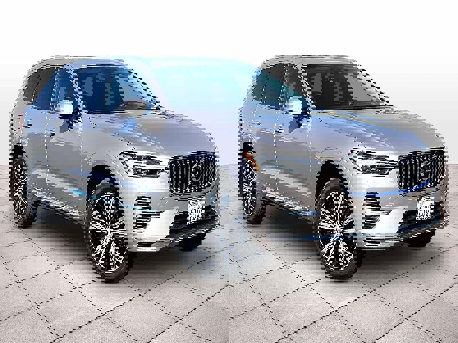 Used 2023 Volvo XC60 T8 Ultimate image 2