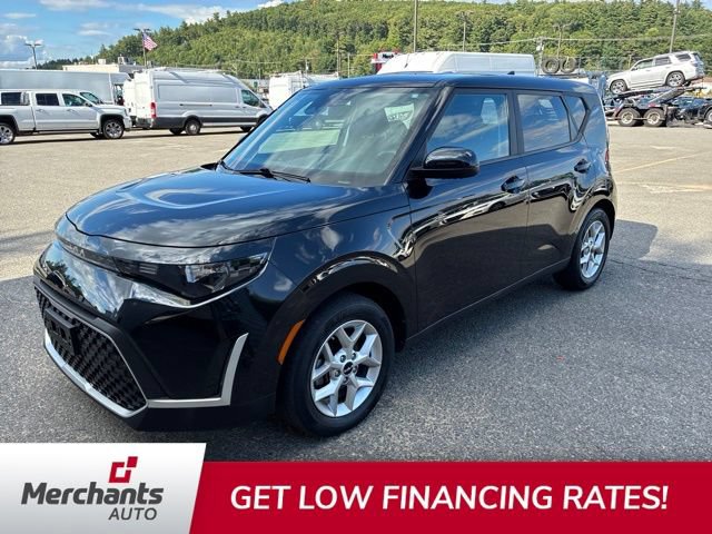 Used 2023 Kia Soul LX w/ LX Technology Package FWD image 3