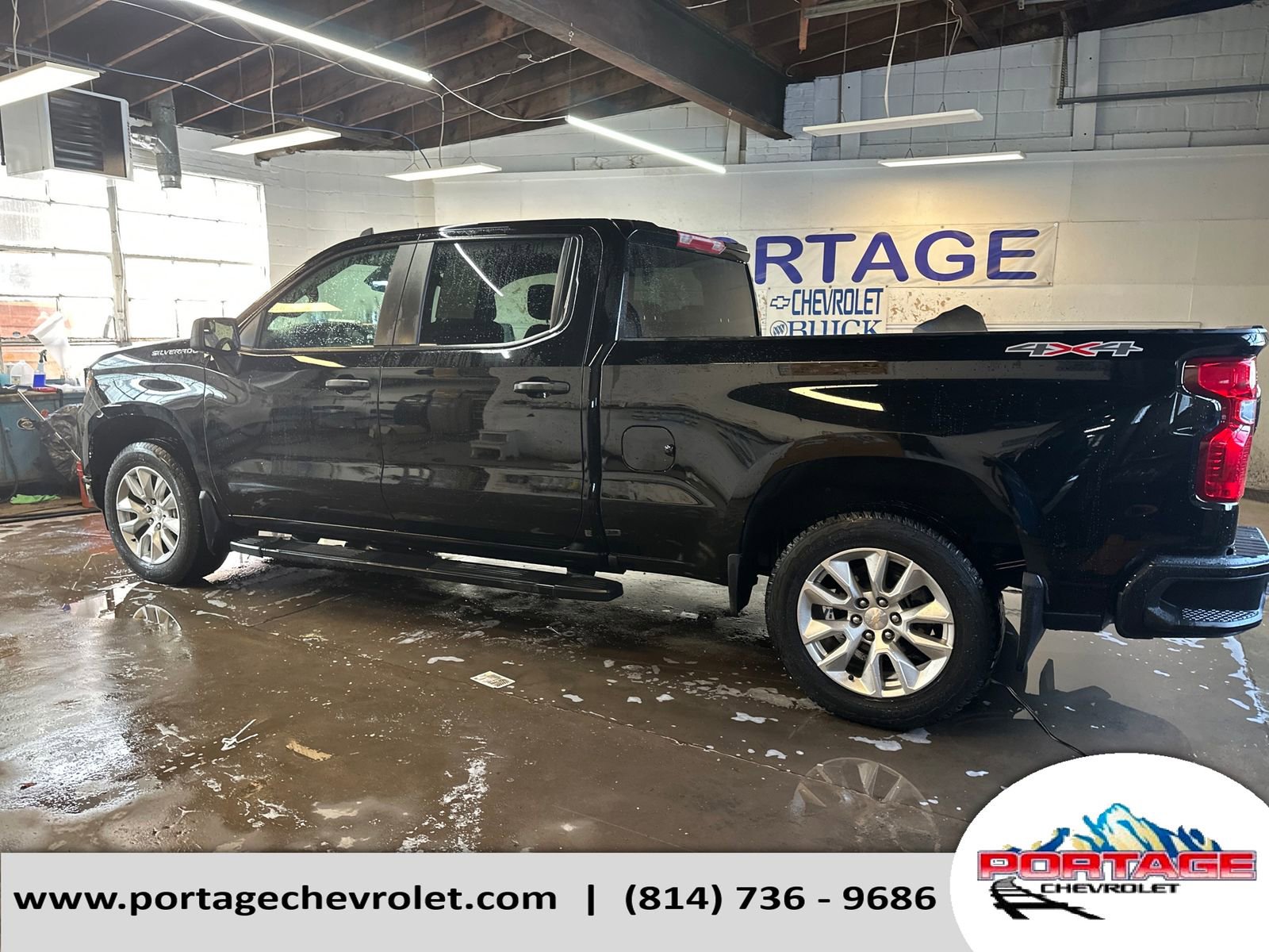 Used 2023 Chevrolet Silverado 1500 Custom image 2