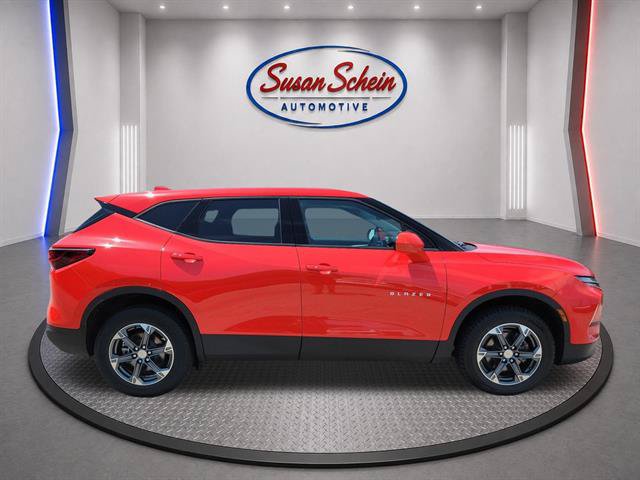 Used 2025 Chevrolet Blazer LT AWD/4WD image 4