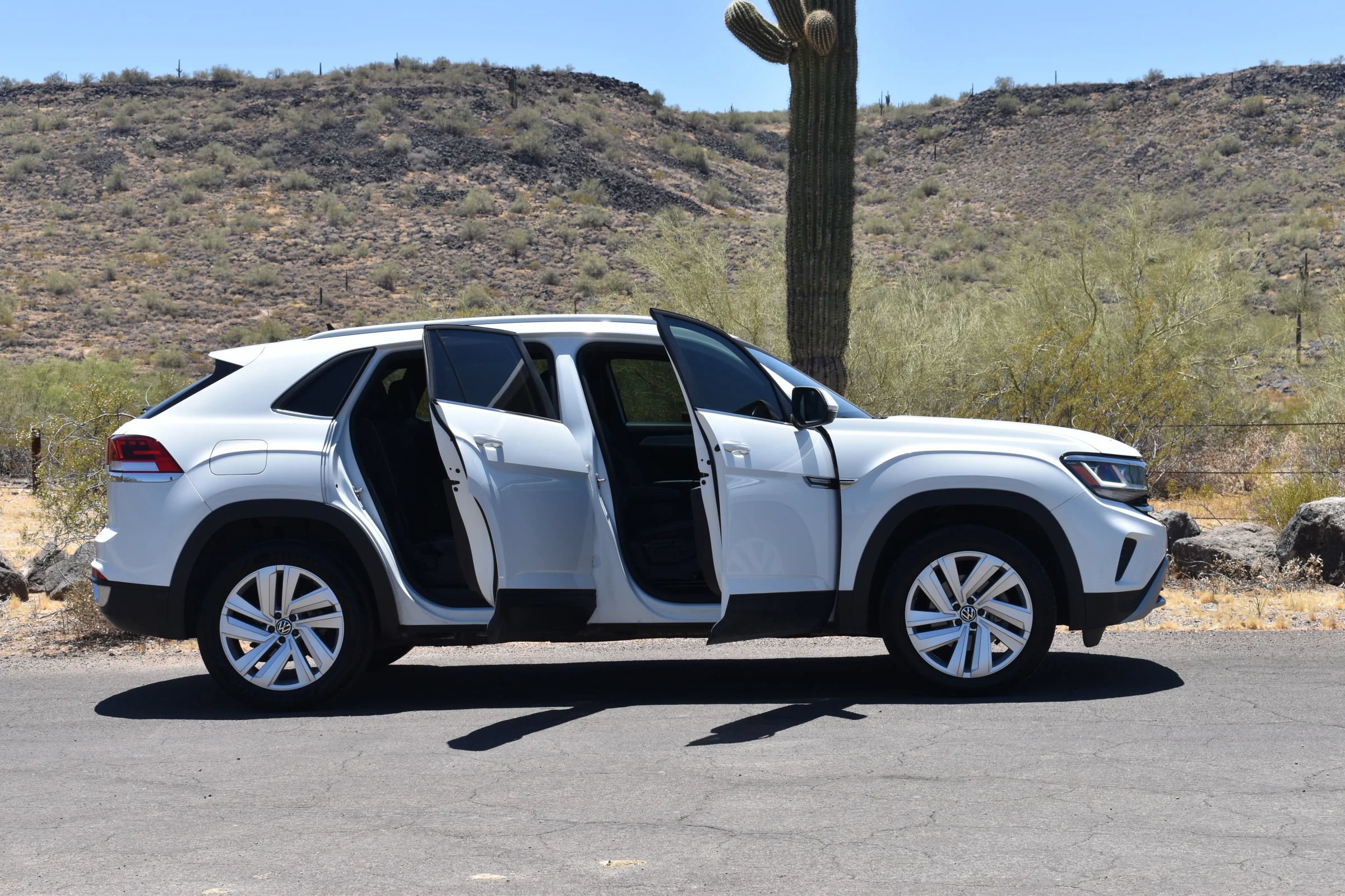 Used 2020 Volkswagen Atlas Cross Sport SE w/ Panoramic Sunroof Package AWD/4WD image 8