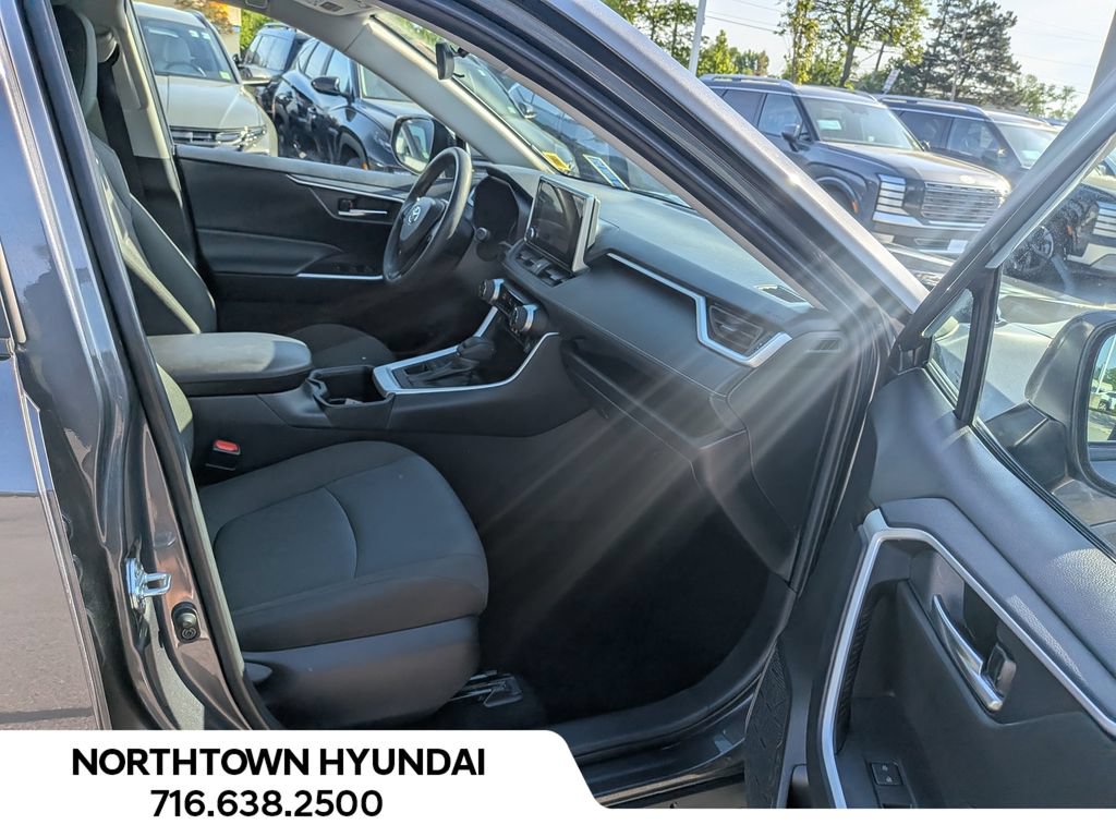 Used 2025 Toyota RAV4 XLE AWD/4WD image 34
