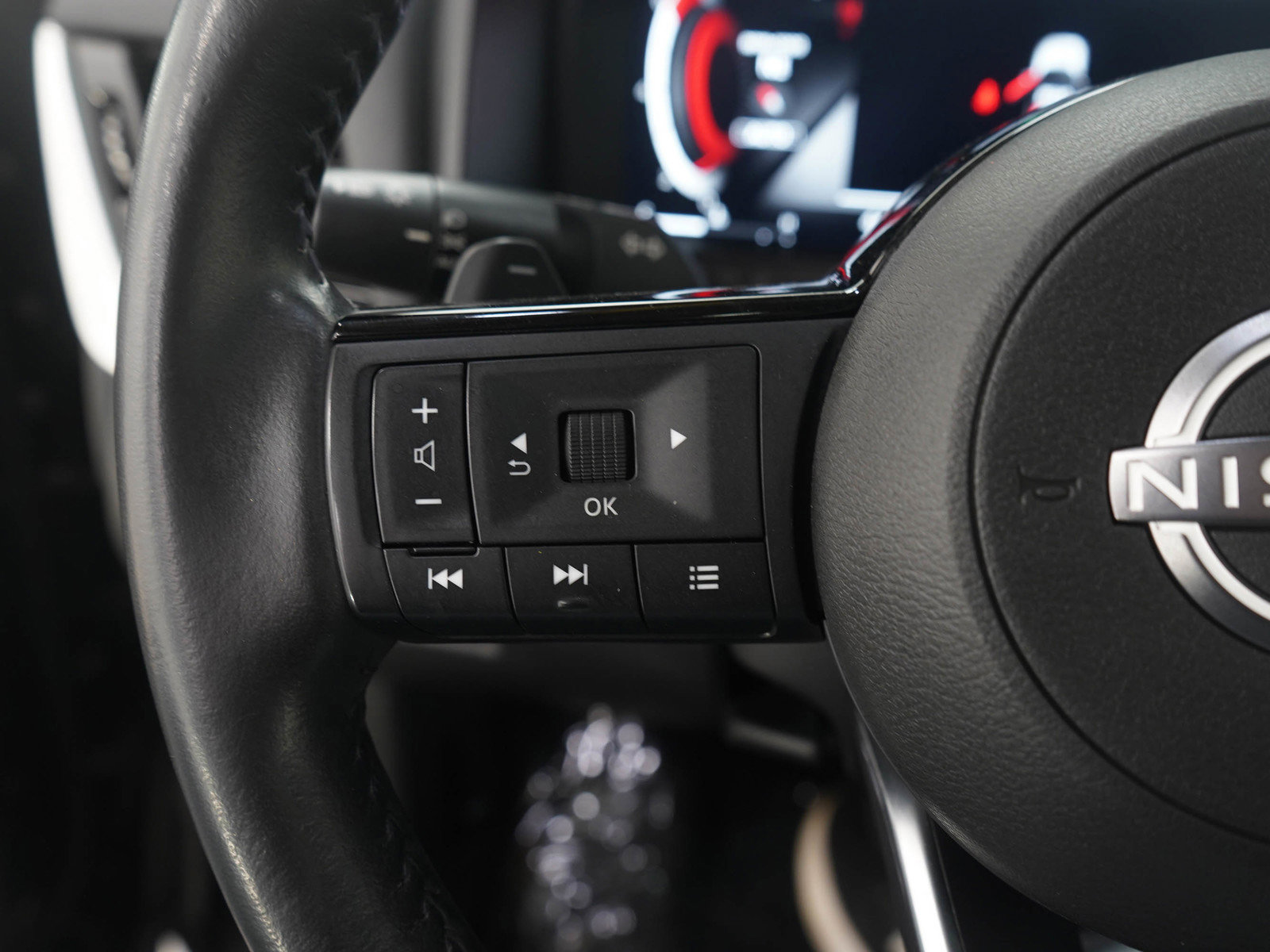 Used 2023 Nissan Rogue Platinum image 30