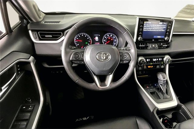 Used 2021 Toyota RAV4 XLE Premium image 8