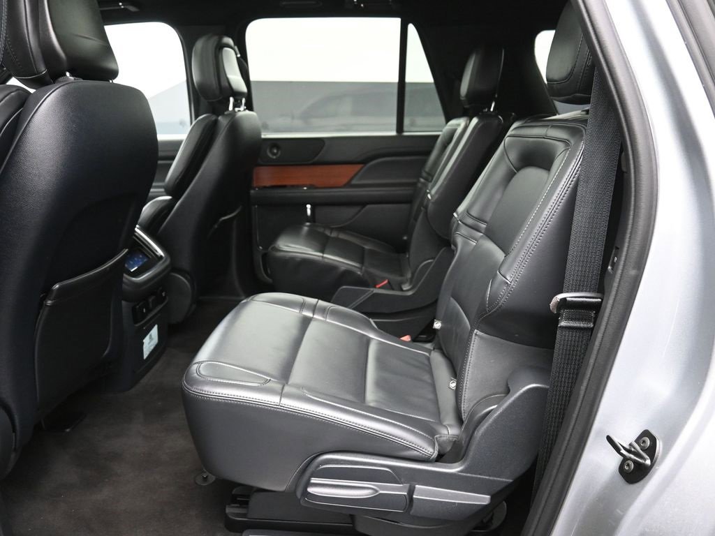 Used 2024 Lincoln Navigator L 4WD image 2