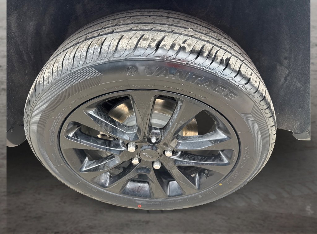 Used 2020 Jeep Grand Cherokee Altitude AWD/4WD image 17