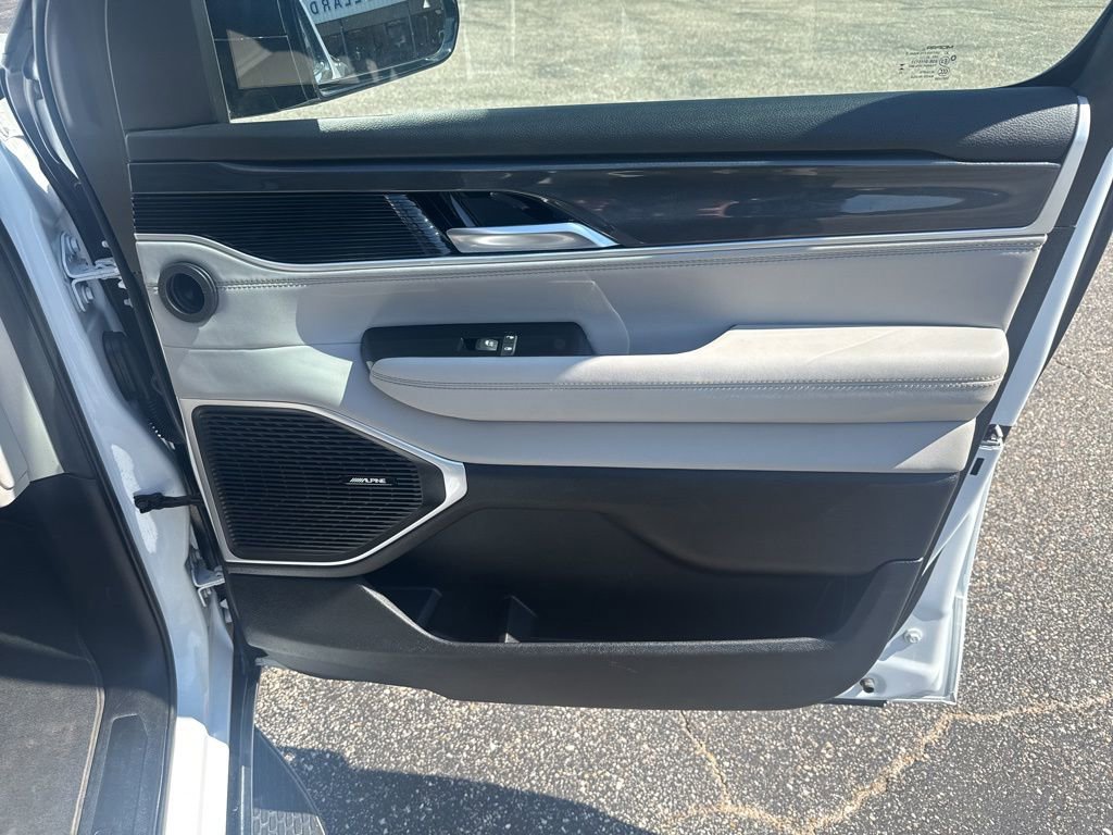 Used 2023 Jeep Wagoneer L 4WD w/ Premium Group I image 30