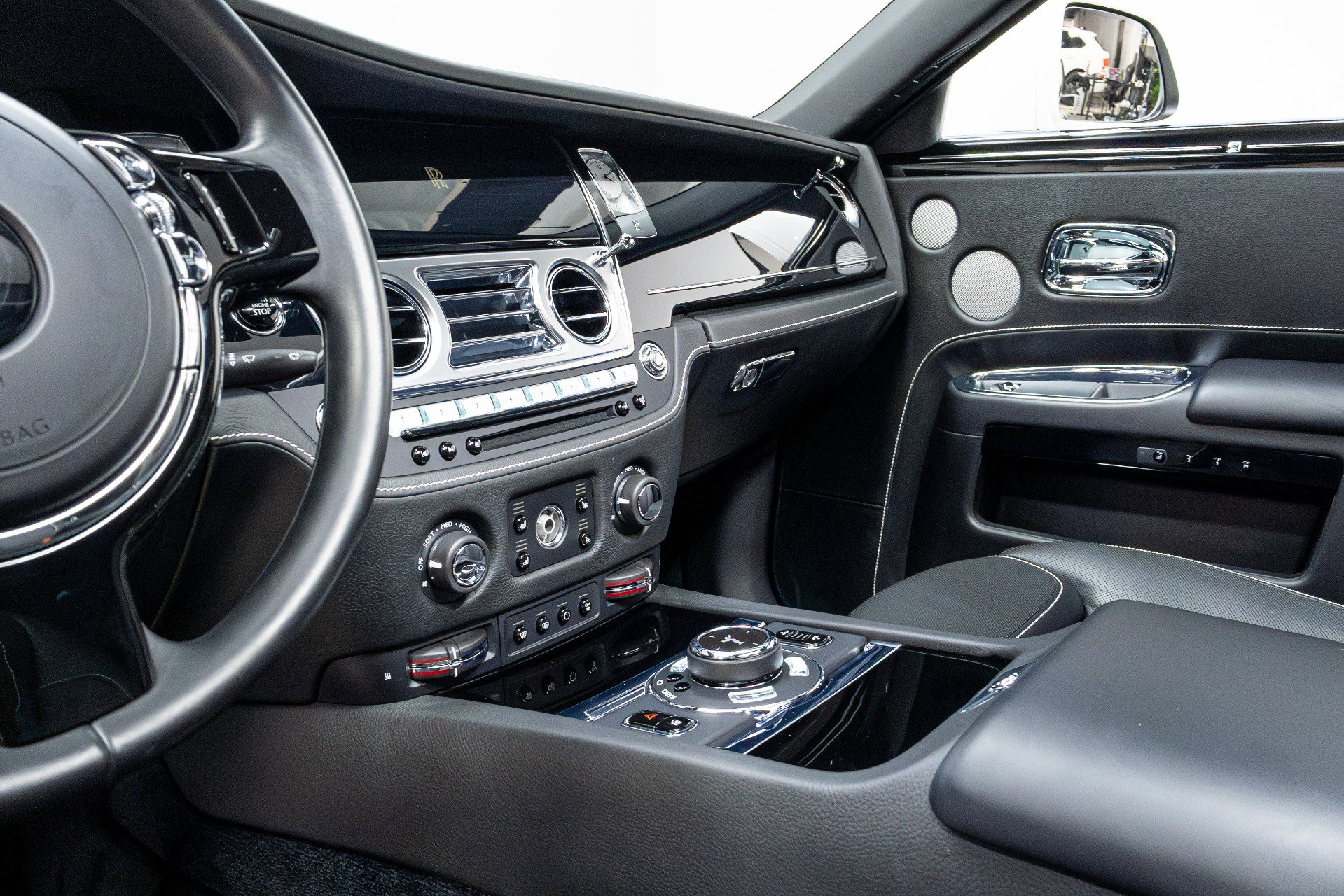 Used 2016 Rolls-Royce Ghost image 14