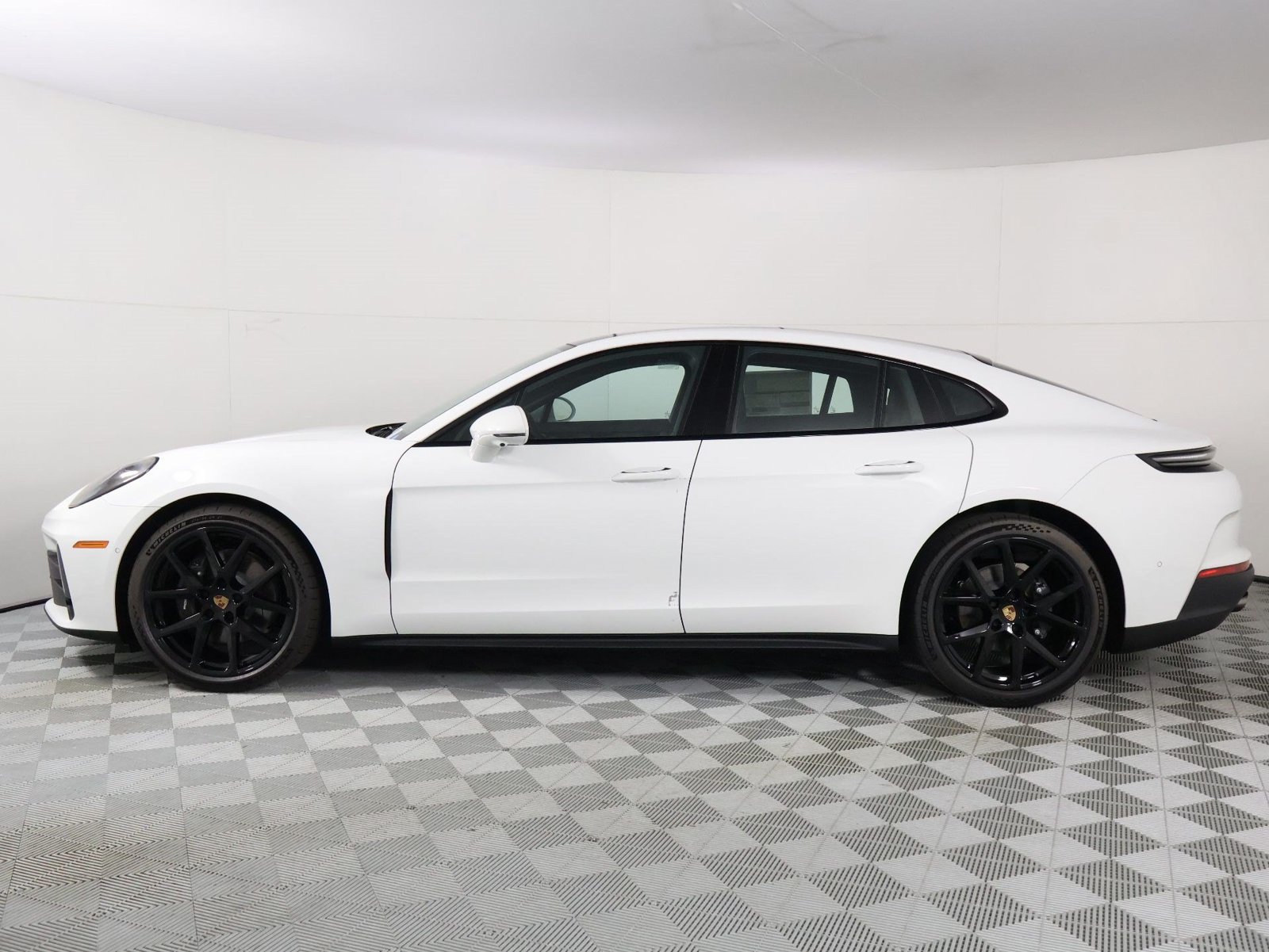 New 2026 Porsche Panamera RWD image 2