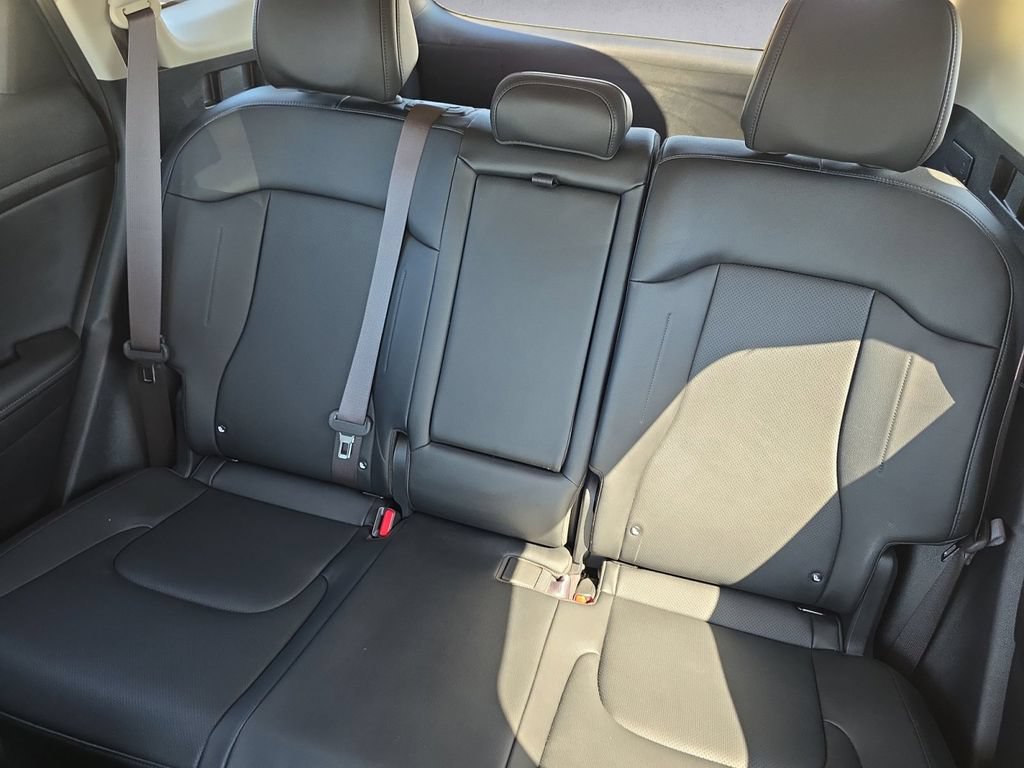 Used 2025 Kia Sportage EX AWD/4WD image 13